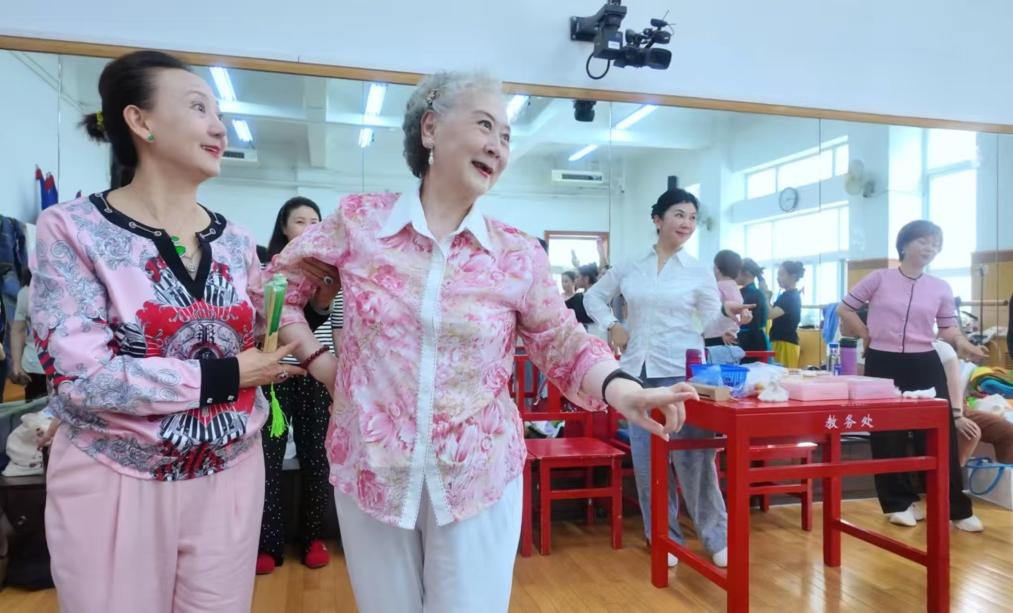 2025年6月，著名京剧表演艺术家刘长瑜在中国戏曲学院“刘长瑜花旦表演艺术人才培训”课堂授课（受访者供图）