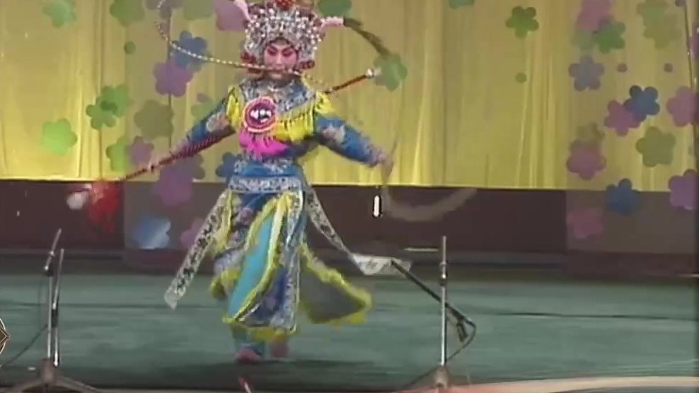 京剧《扈家庄》（1992年央视录像资料，刘琪饰扈三娘，开打身段）
