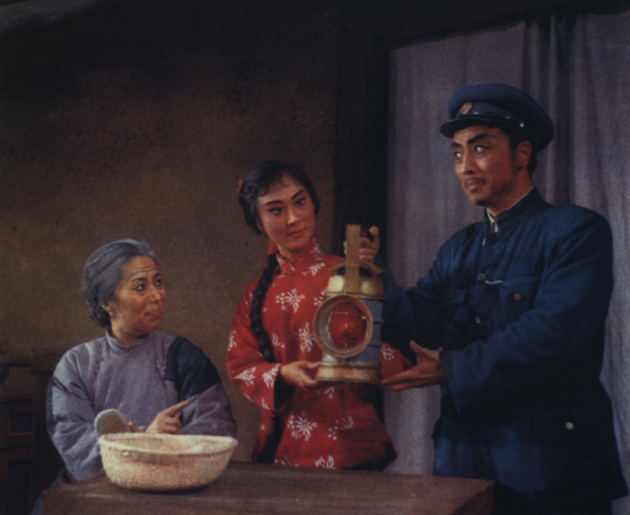 京剧《红灯记》（李少春饰李玉和、高玉倩饰李奶奶、刘长瑜饰李铁梅）