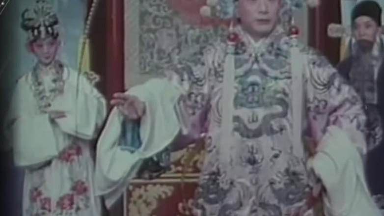 京剧电影《吕布与貂蝉》（叶少兰饰吕布，中景）