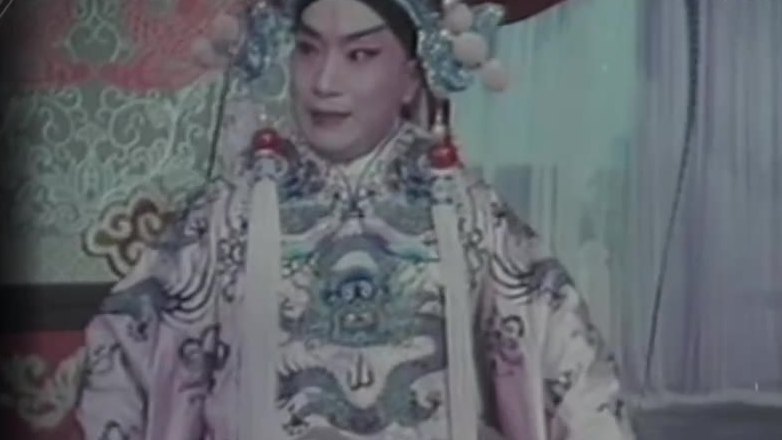 京剧电影《吕布与貂蝉》（叶少兰饰吕布，中近景）