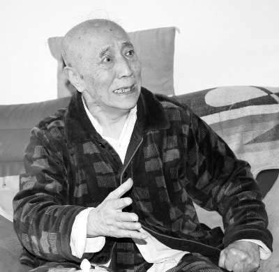 周仲博在接受采访（张迅 摄）