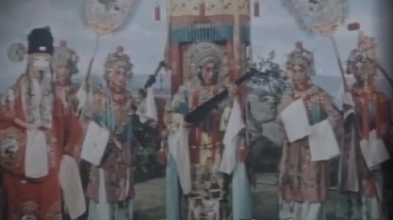 京剧《昭君出塞》群场(中为尚小云饰王昭君)