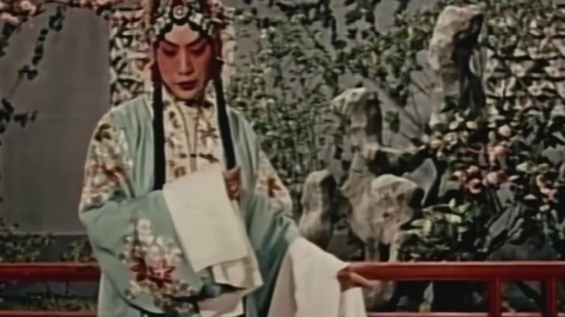 京剧《望江亭》（张君秋饰谭记儿，假山前持书信）