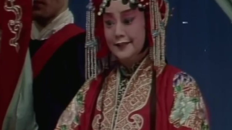 京剧《锁麟囊》（1980年资料，表演：李世济，演唱近景）