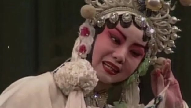 京剧《白蛇传·断桥》资料片（李维康饰白素贞，唱「可怜我鸳鸯梦醒只把愁添」一句时）
