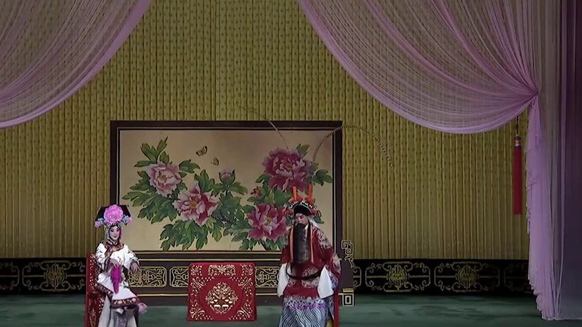 京剧《四郎探母·坐宫》：杜镇杰饰杨延辉（右）、史依弘饰铁镜公主（左）（央视《CCTV空中剧院》）