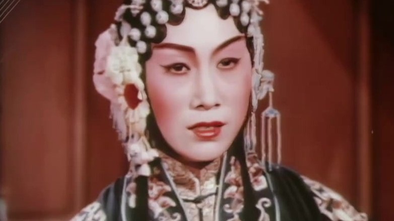京剧《杨门女将》（1960年彩色舞台艺术片，杨秋玲饰穆桂英，灵堂近景）