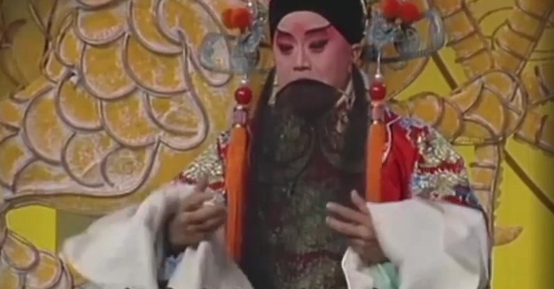 耿其昌饰杨延辉，正面近景