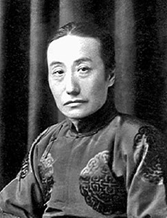 王瑶卿（传主从学之师，中国戏曲学院戏曲教育数字博物馆藏照）