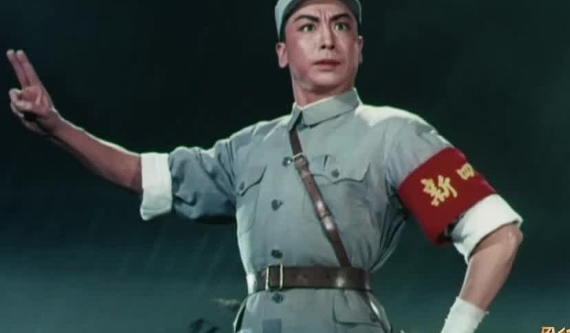 京剧电影《沙家浜》剧照，谭元寿饰新四军指导员郭建光（央视《戏曲影视剧场》播出画面，已按像素测边界裁去台标、水印与栏目标识）