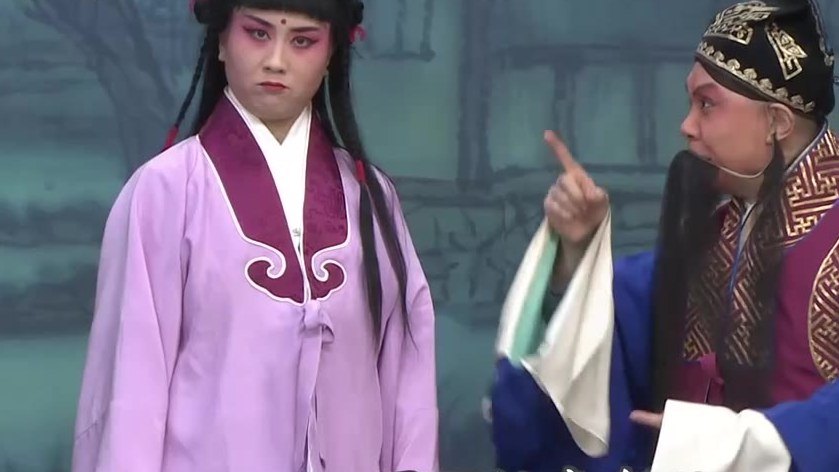 京剧《三娘教子》录像截帧：青衣扮王春娥与老生扮薛保对戏