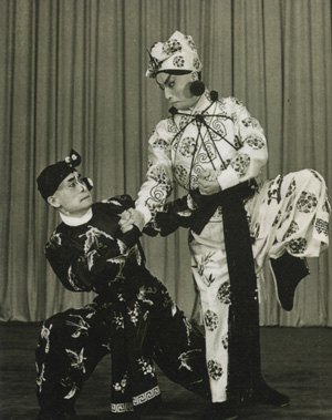 京剧《三岔口》短打对打（国家京剧院官网剧目页所载黑白剧照）