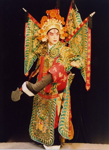 京剧《挑滑车》剧照：高宠（长靠武生，绿靠、四面靠旗）