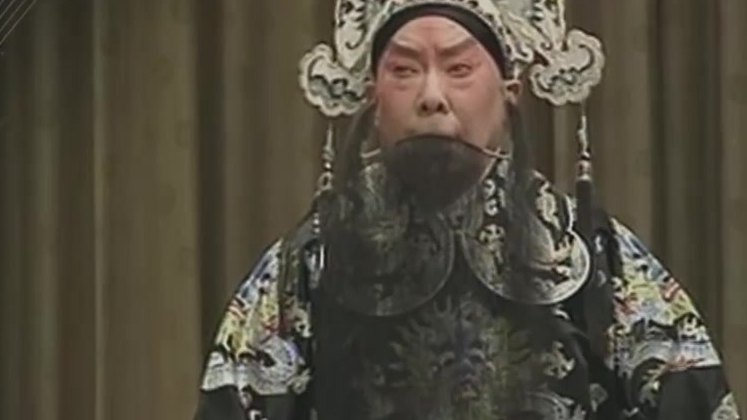 京剧《文昭关》录像截帧：伍子胥唱〔二黄慢板〕“一轮明月照窗前”（录音杨宝森、配像汪正华）
