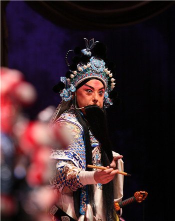 京剧《满江红》剧照：于魁智饰演岳飞（国家京剧院一团）
