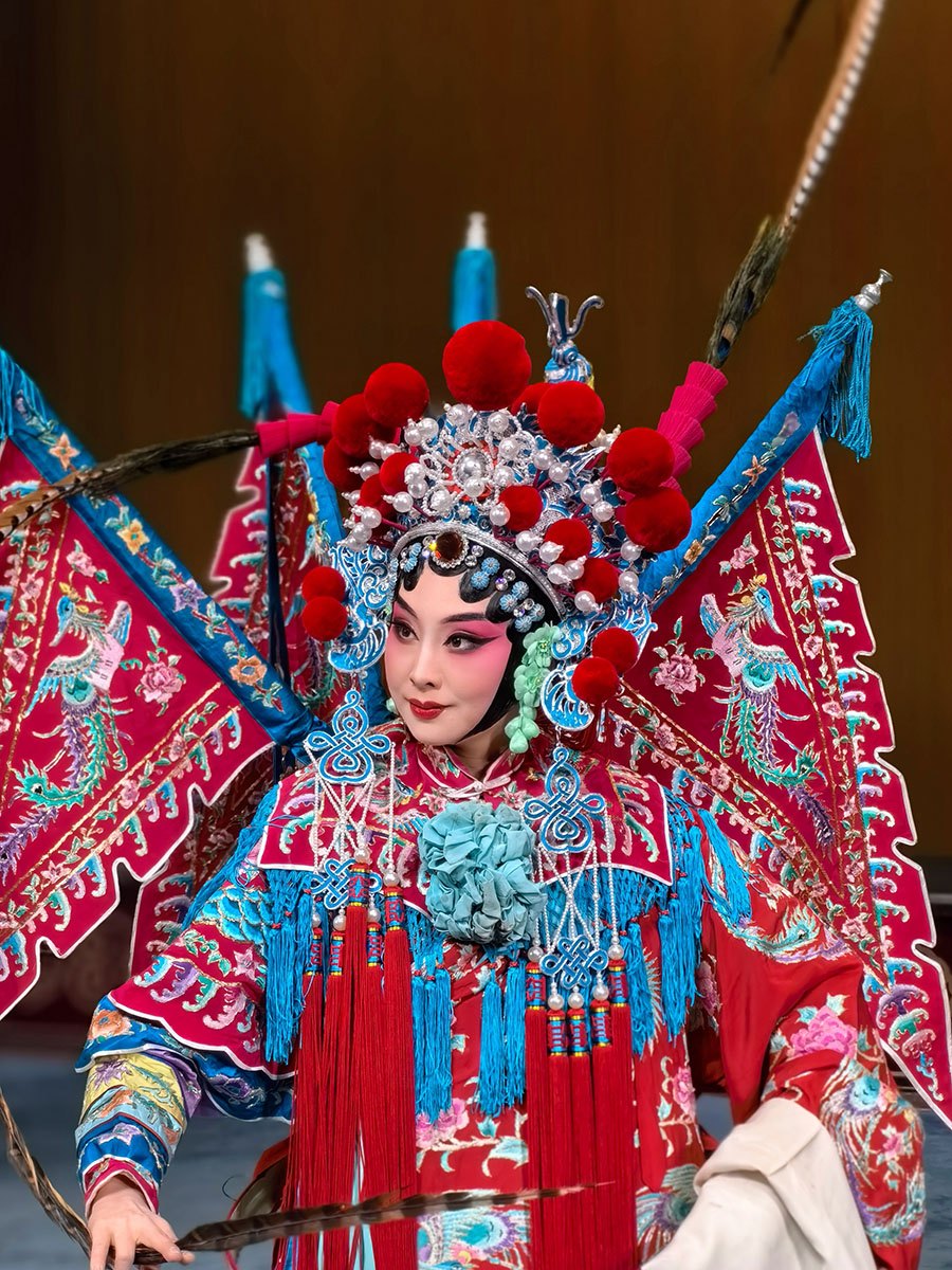 京剧《穆桂英挂帅》挂帅出征剧照（河北省京剧艺术研究院复排版，林娜饰穆桂英）