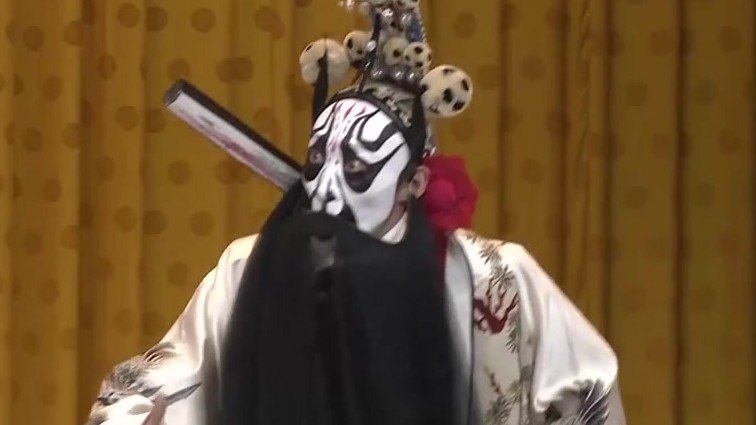 央视《CCTV空中剧院》京剧《艳阳楼》（表演：王玺龙、史绍跃等）：勾脸武生扮相的高登持大刀