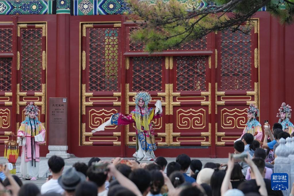 京剧《贵妃醉酒》(国家京剧院演员朱虹饰杨贵妃)