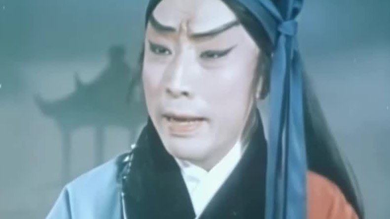 京剧《野猪林》1962年资料修复版录像截帧：林冲（李少春饰）
